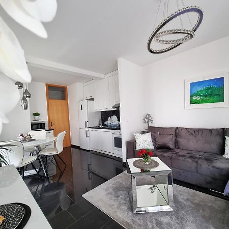 Deluxe Novalja Apartment Екстериор снимка