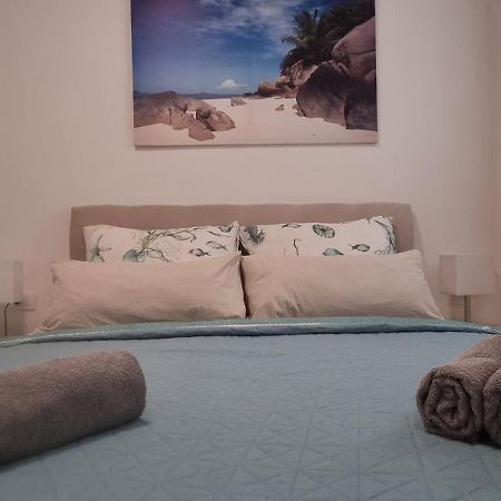 Deluxe Novalja Apartment Екстериор снимка