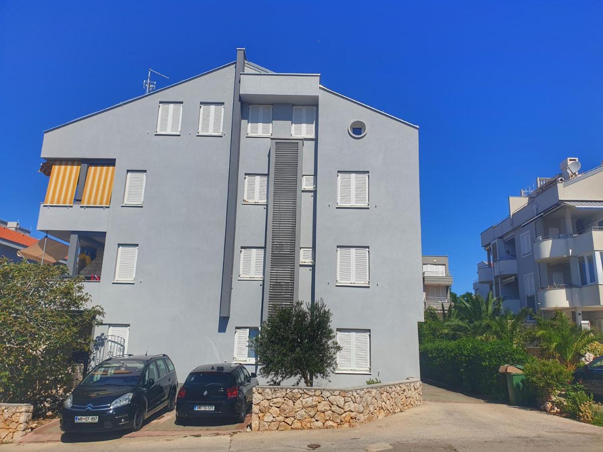 Deluxe Novalja Apartment Екстериор снимка