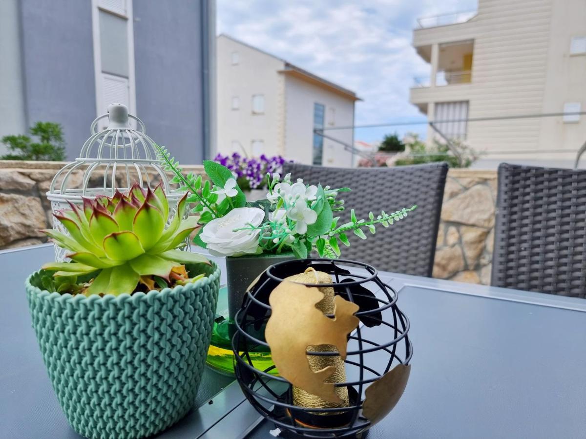 Deluxe Novalja Apartment Екстериор снимка