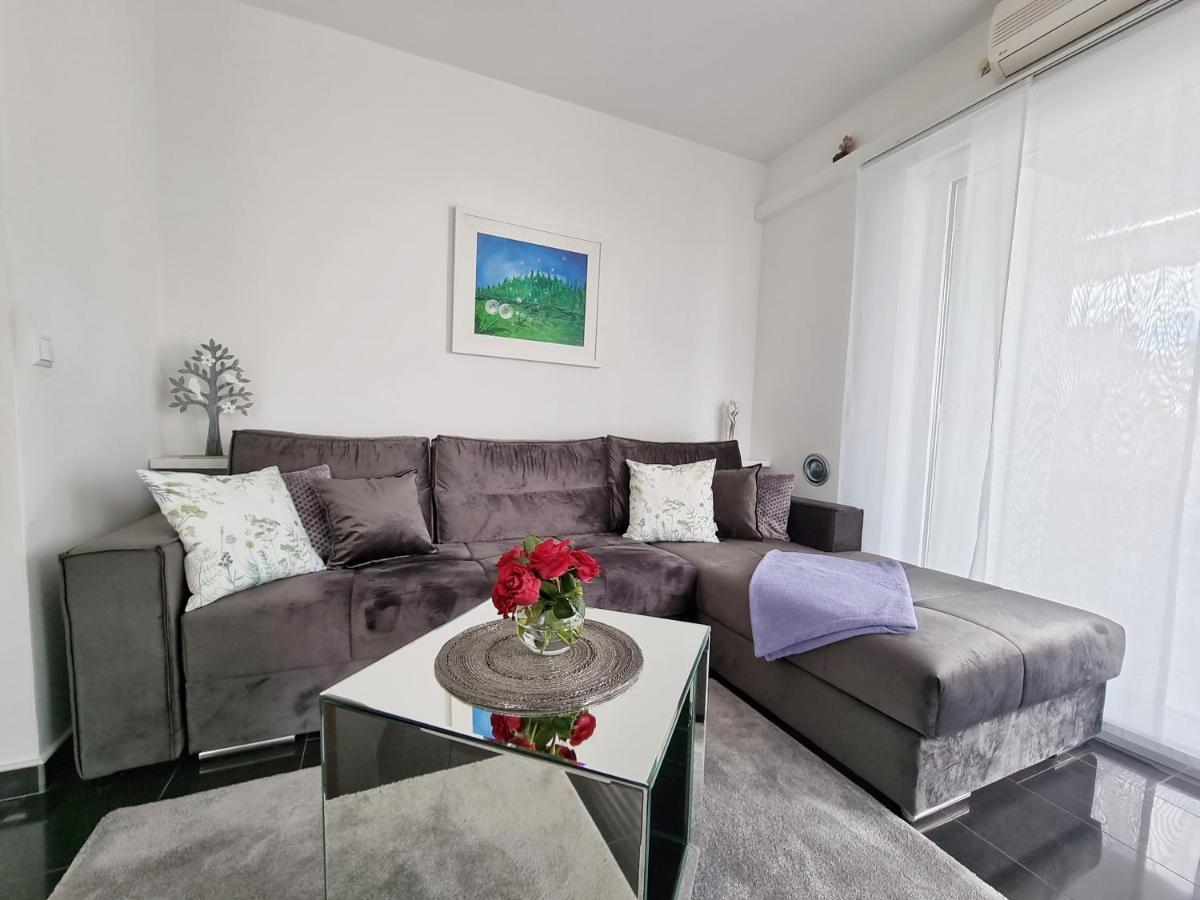 Deluxe Novalja Apartment Екстериор снимка