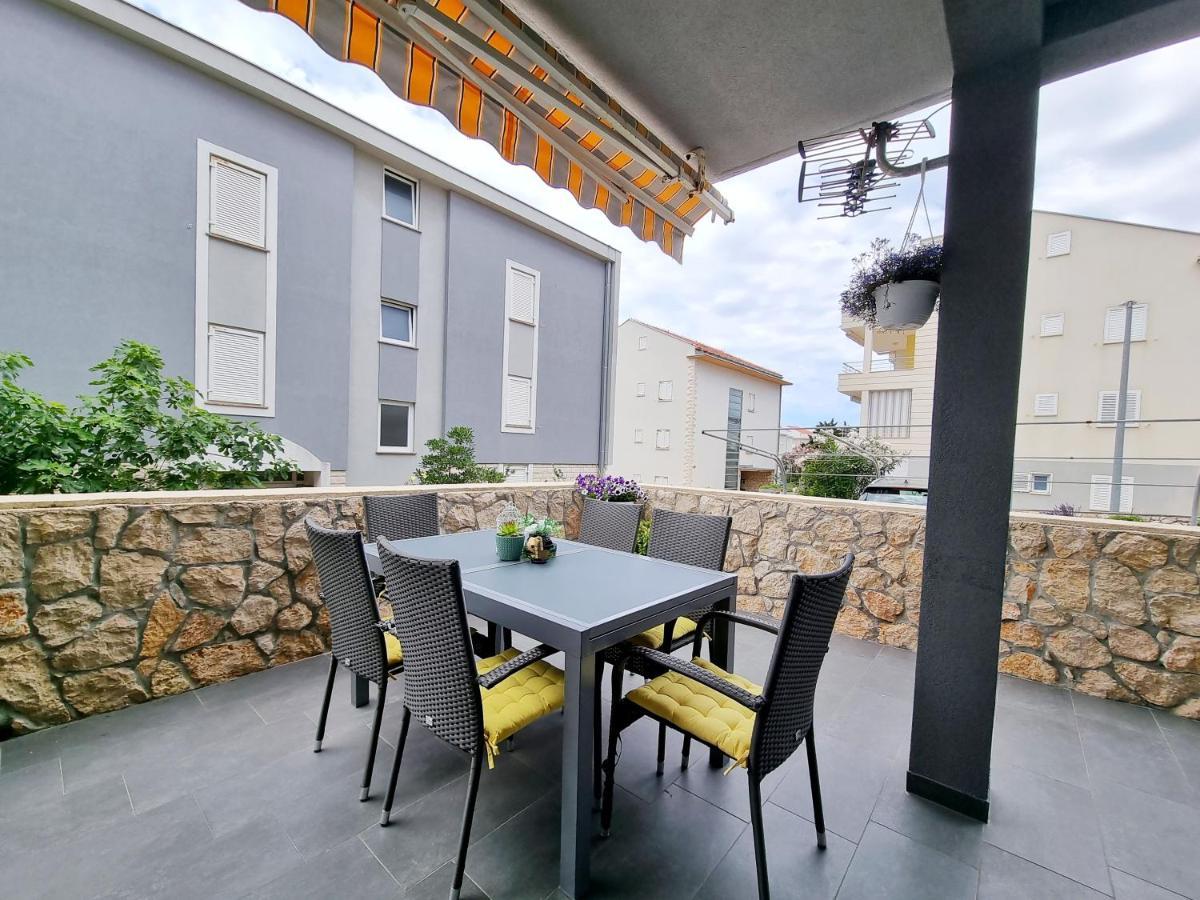 Deluxe Novalja Apartment Екстериор снимка
