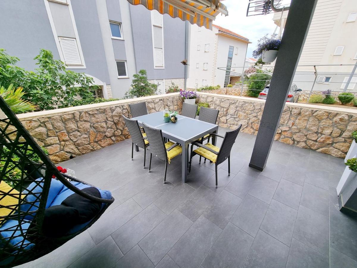 Deluxe Novalja Apartment Екстериор снимка