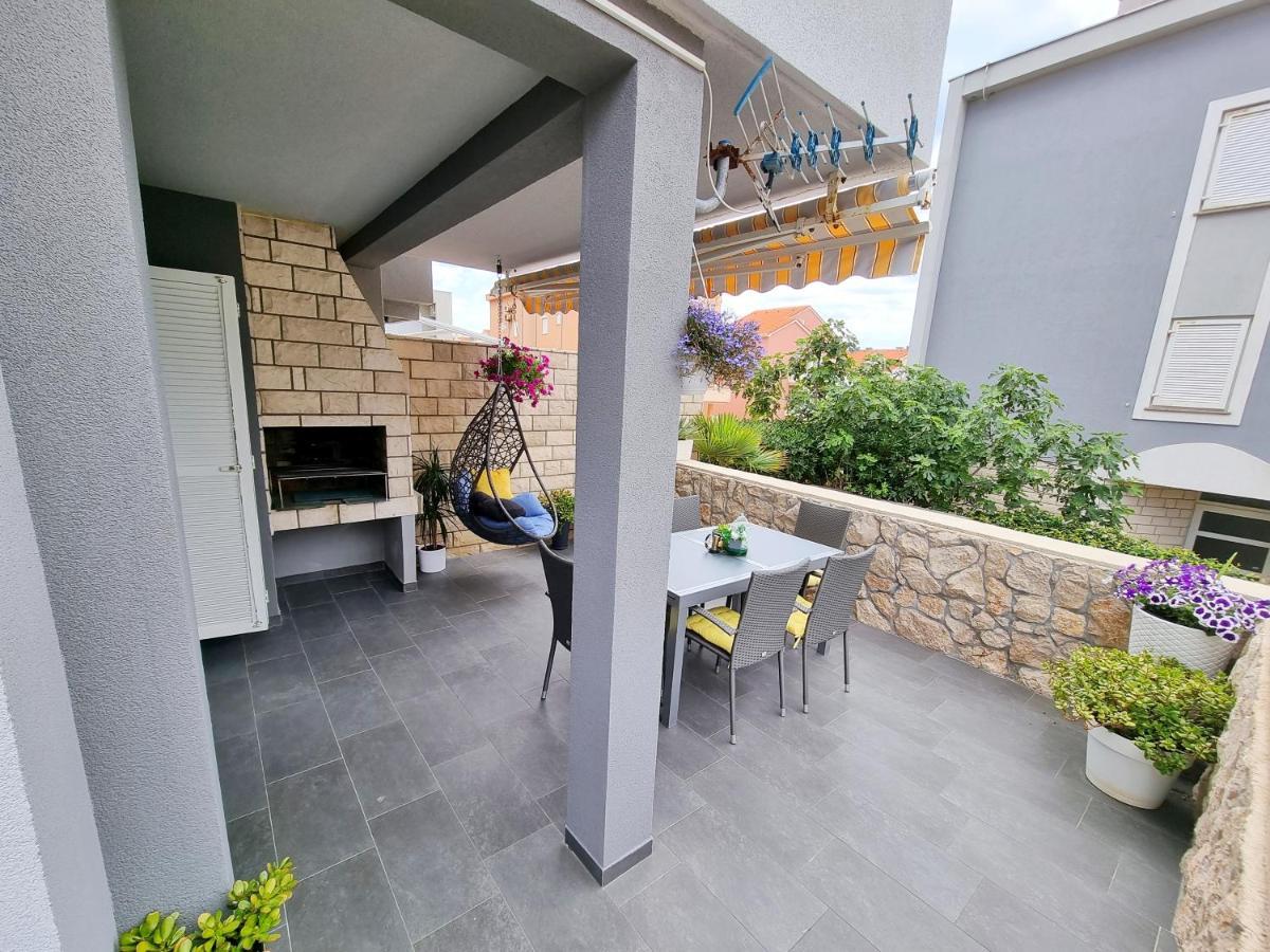 Deluxe Novalja Apartment Екстериор снимка
