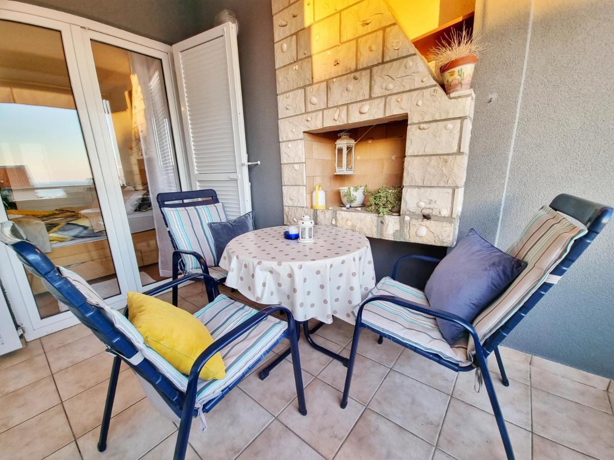 Deluxe Novalja Apartment Екстериор снимка