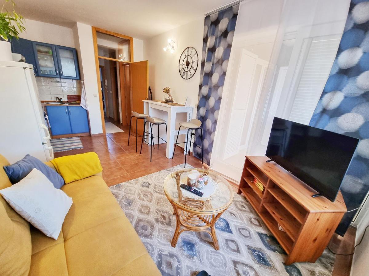 Deluxe Novalja Apartment Екстериор снимка