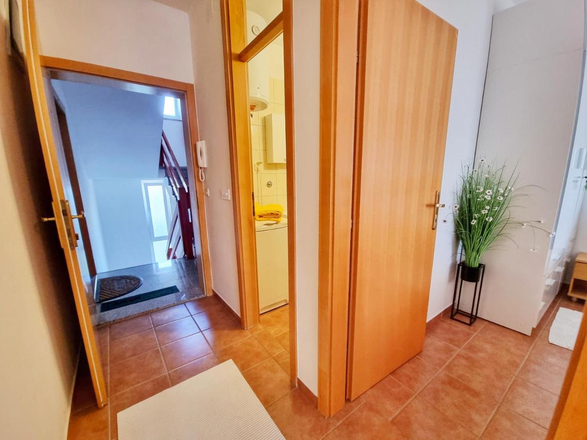 Deluxe Novalja Apartment Екстериор снимка