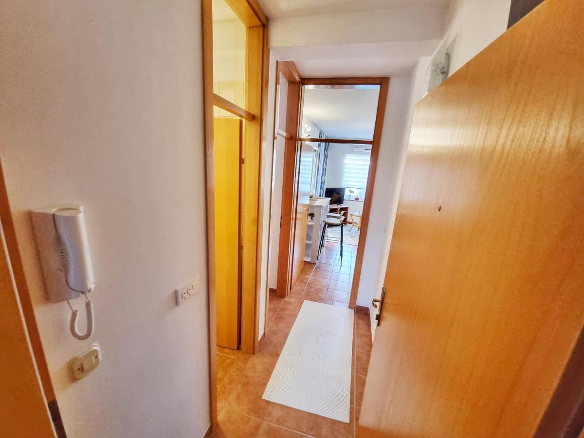 Deluxe Novalja Apartment Екстериор снимка
