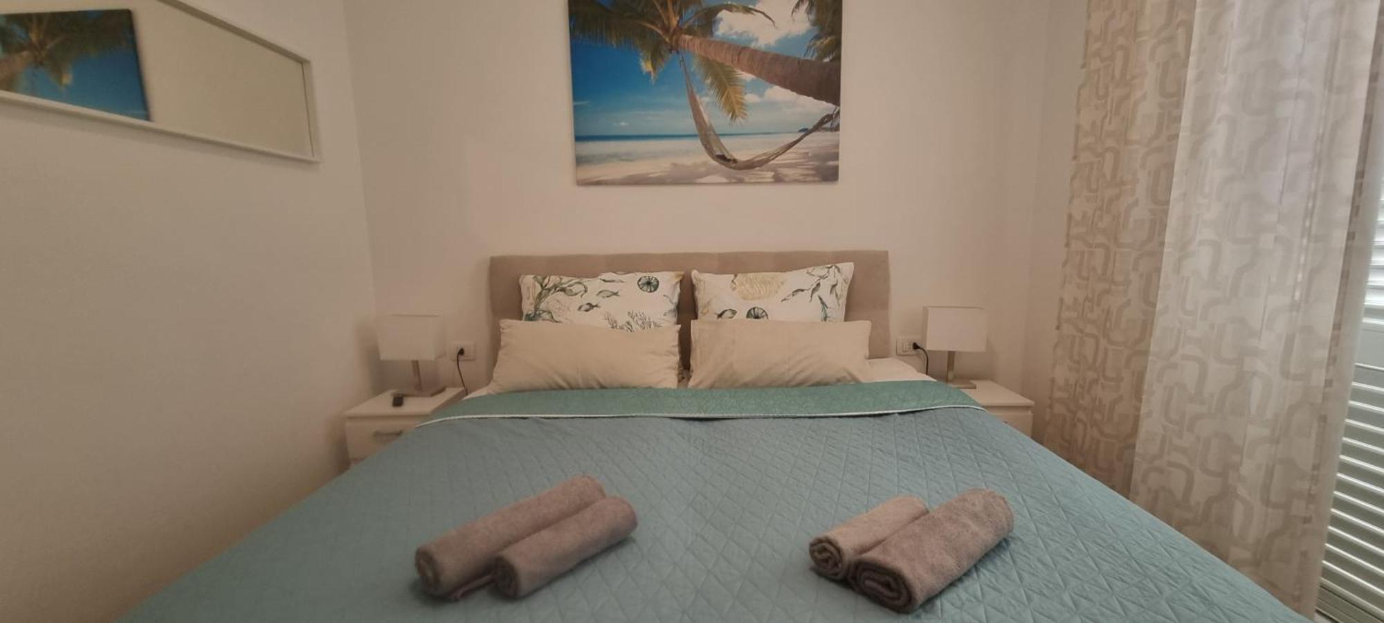 Deluxe Novalja Apartment Екстериор снимка